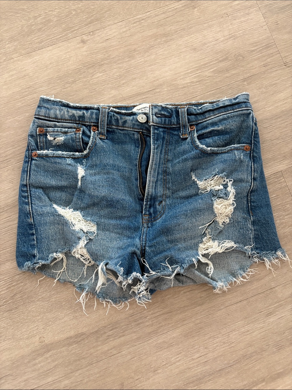 Abercrombie & Fitch The Mom Short, High Rise- Women